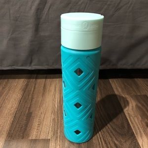 Lululemon water bottle